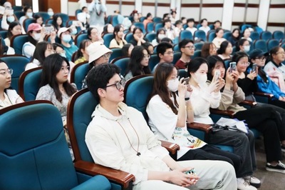 语言文化学院举办大学生文艺专场活动